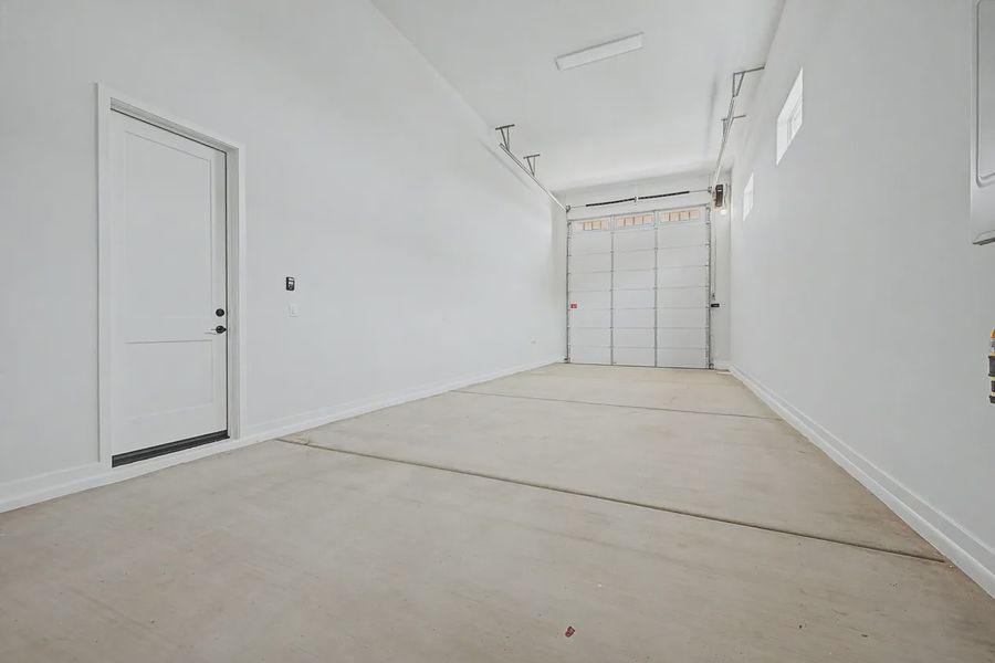 Spacious, unfurnished interior of a new home in Valencia at Granite Vista, Waddell (Image 27). Spacious, unfurnished interior of a new home in Valencia at Granite Vista, Waddell (Image 27).