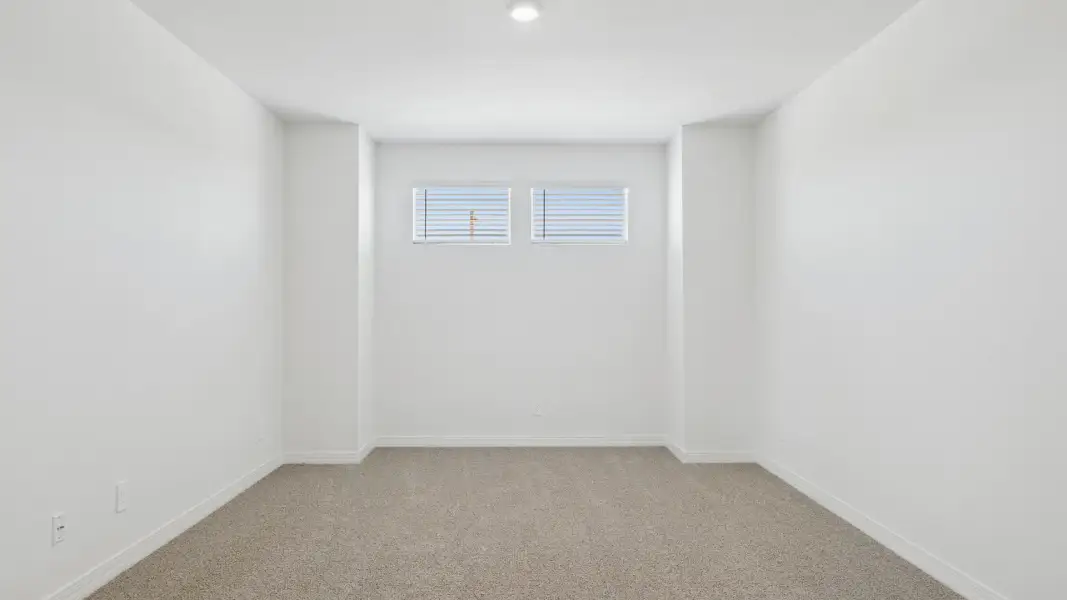 Spacious, unfurnished interior of a new home in El Cidro, Goodyear (Image 40).