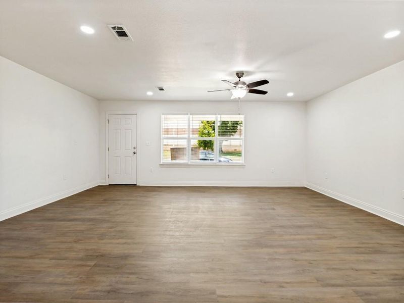 Spacious, unfurnished interior of a new home in , Dallas (Image 20).