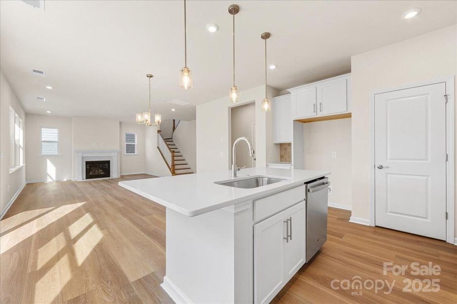 Central Island Ideal For Casual Dining or Entertaining.