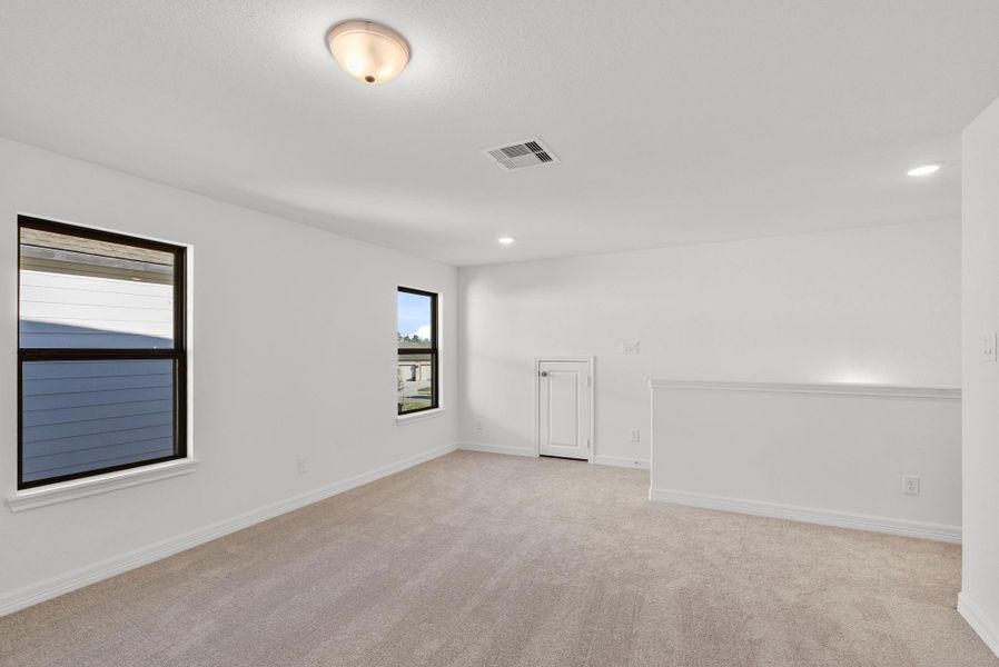 Spacious, unfurnished interior of a new home in Cedar Pointe, Crosby (Image 17).