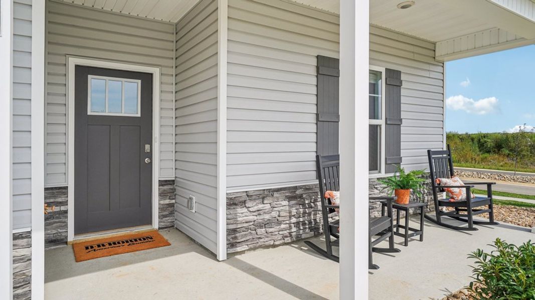 Exterior details and patio area of a home in Saint Andrews Garth, Kingsport (Image 3).