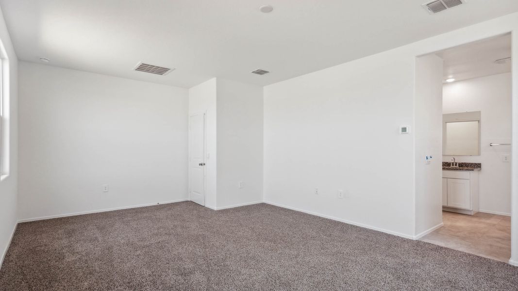Spacious, unfurnished interior of a new home in Anthem at Merrill Ranch, Florence (Image 18).
