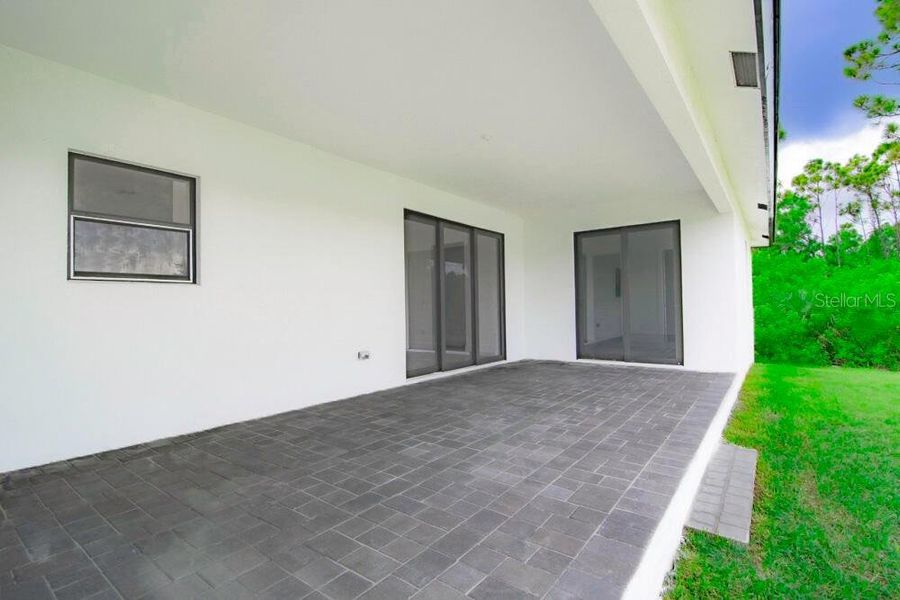 Exterior details and patio area of a home in , Port Charlotte (Image 14).