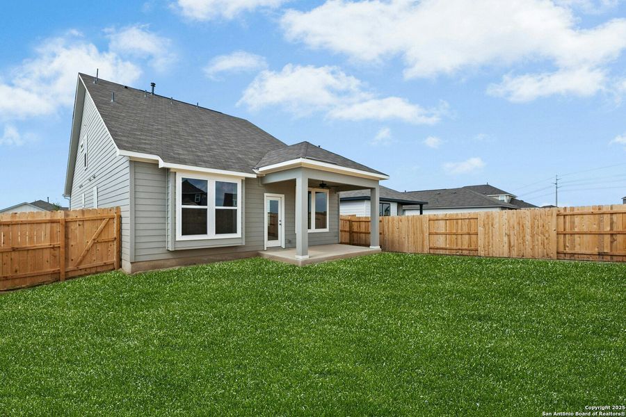 Exterior details and patio area of a home in Willowbrook, New Braunfels (Image 19).