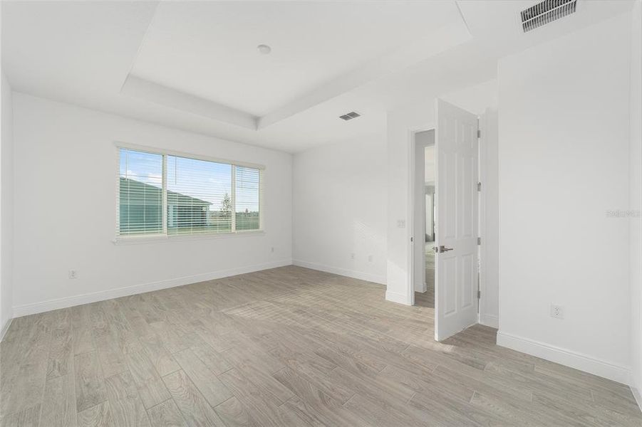 Spacious, unfurnished interior of a new home in , Ocala (Image 37).