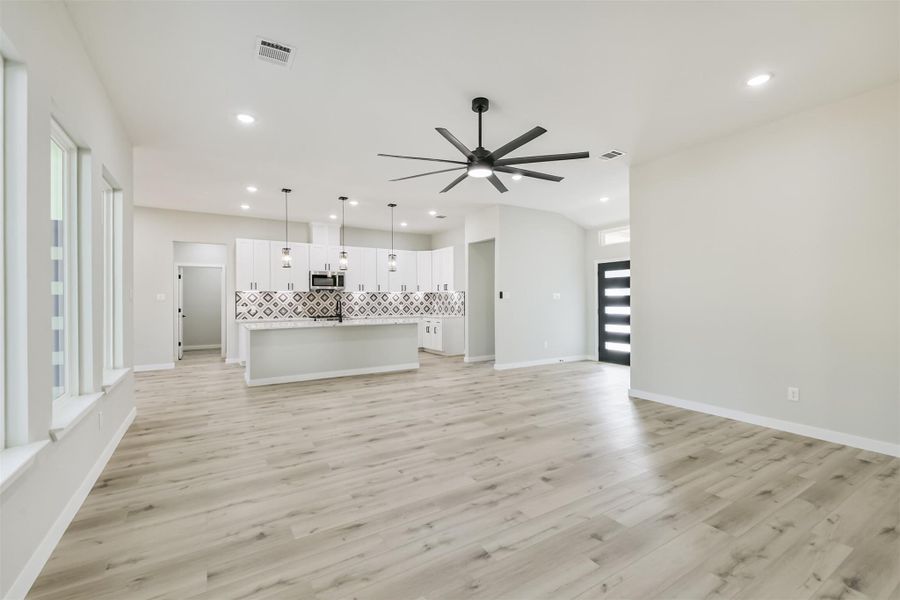 Spacious, unfurnished interior of a new home in , Hockley (Image 20).