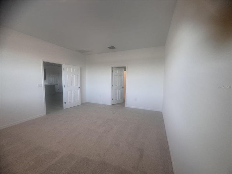 Spacious, unfurnished interior of a new home in Oakview, Apopka (Image 13).
