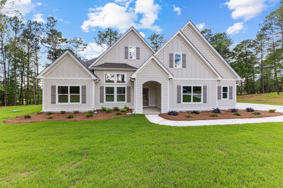 Front exterior of a new home in Golfview, Thomaston, GA, highlighting curb appeal (Image 25). Front exterior of a new home in Golfview, Thomaston, GA, highlighting curb appeal (Image 25).