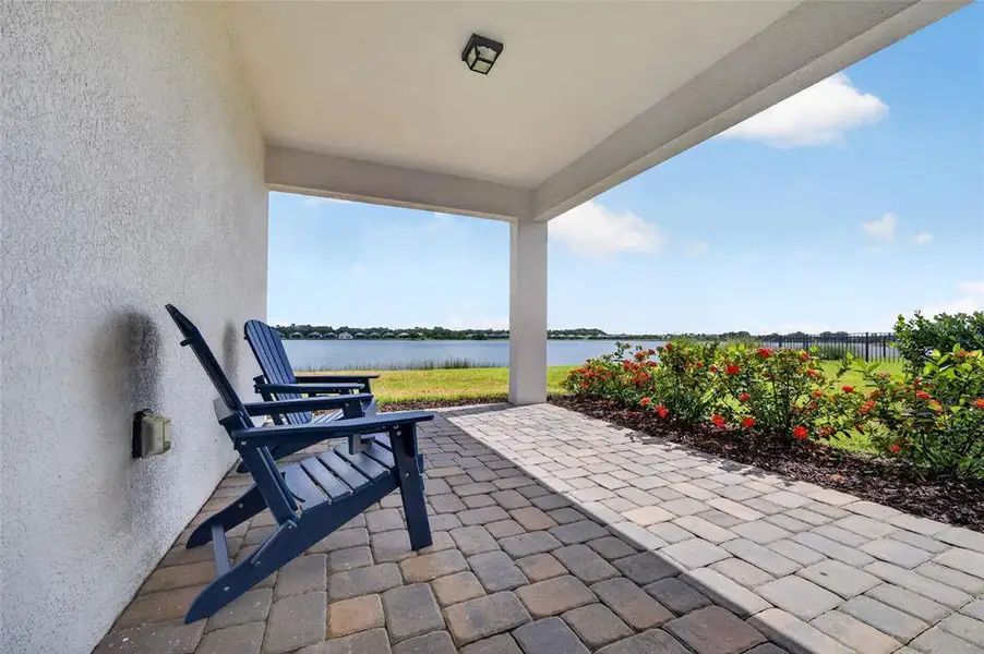 Exterior details and patio area of a home in , Sarasota (Image 4).