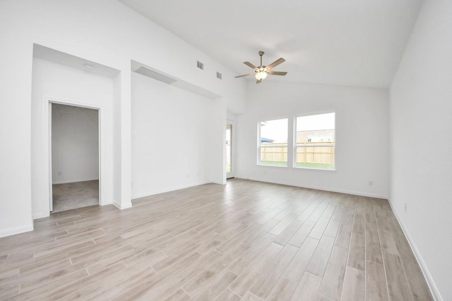 Spacious, unfurnished interior of a new home in Elyson, Katy (Image 14).