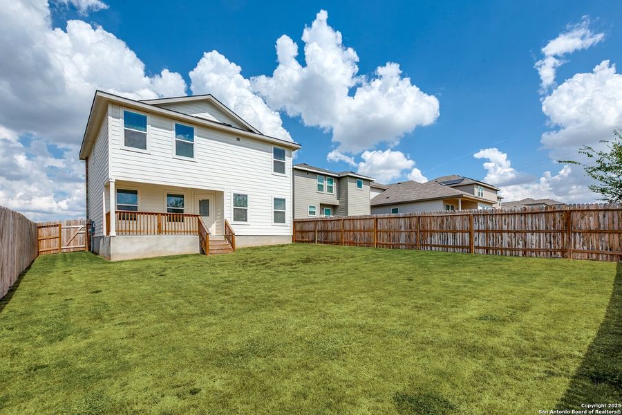 Exterior details and patio area of a home in Laurel Vistas, San Antonio (Image 1).