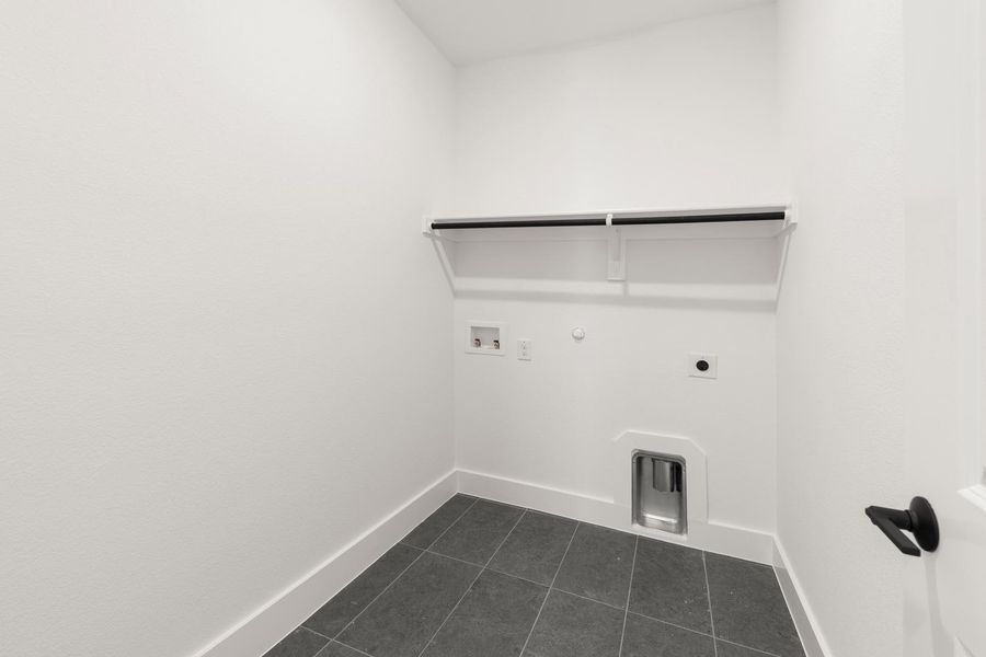 Spacious, unfurnished interior of a new home in Painted Tree, McKinney (Image 26).