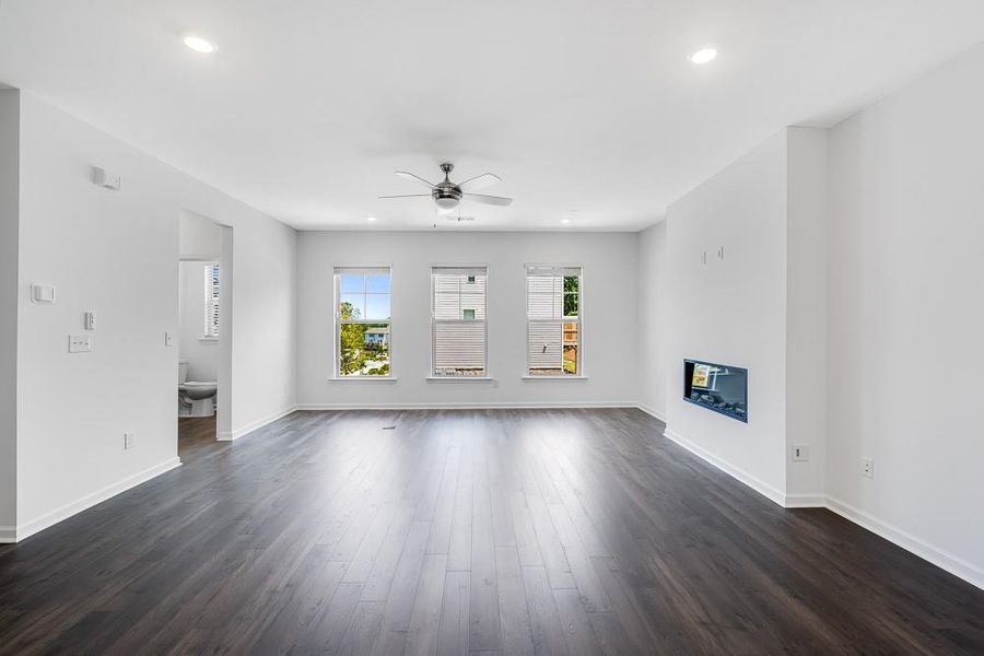 Spacious, unfurnished interior of a new home in Hampton Trace, Marietta (Image 15).
