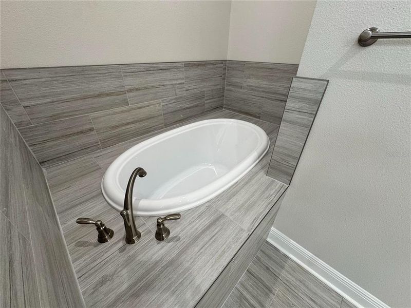 Close-up of interior finishes inside a home in , Dade City (Image 22).