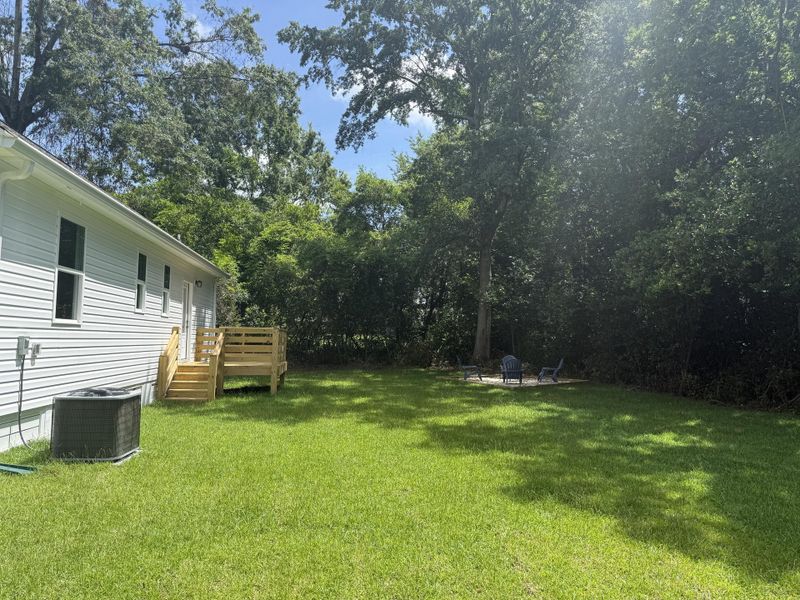 Exterior details and patio area of a home in , St. Matthews (Image 3).