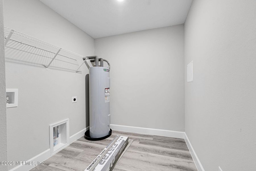 Spacious, unfurnished interior of a new home in , Jacksonville (Image 12).