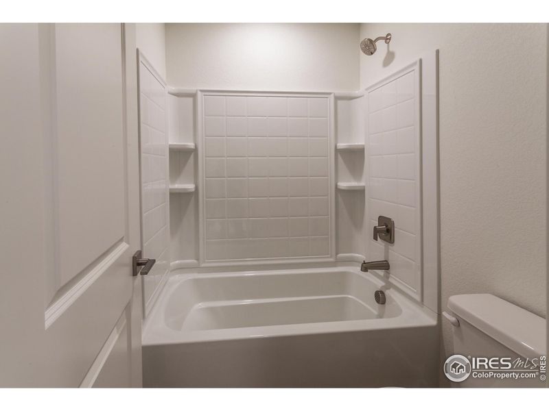 EXAMPLE PHOTOS: SECONDARY BATH