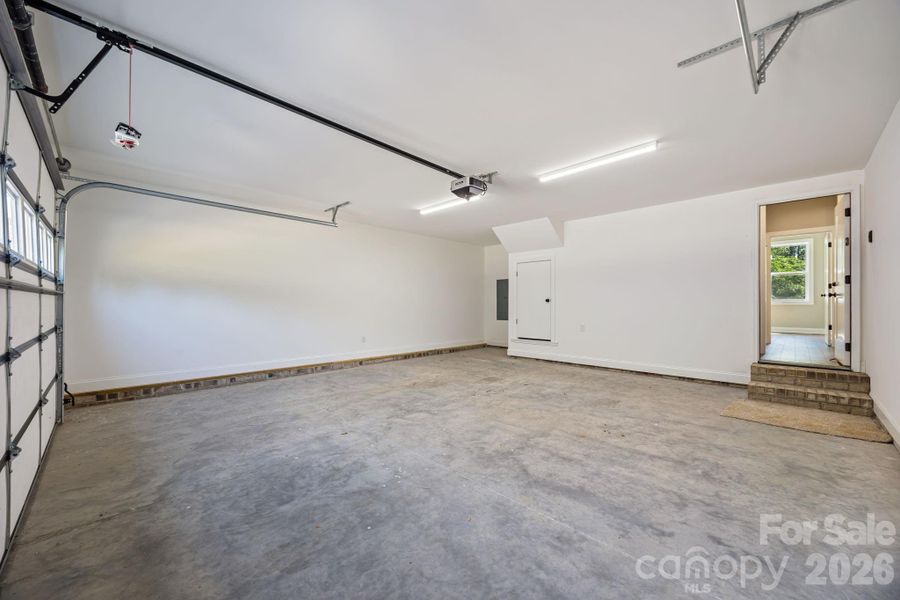 Spacious, unfurnished interior of a new home in , Salisbury (Image 41).