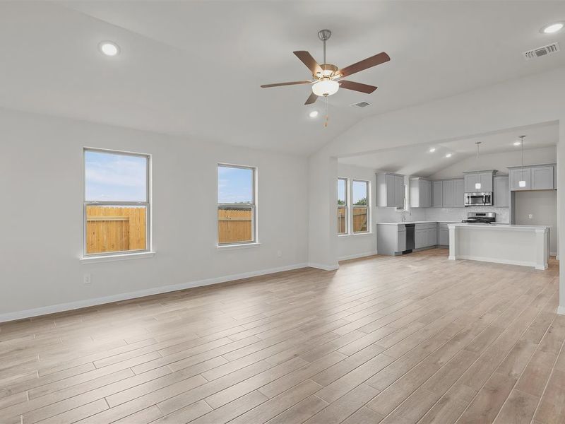 Representative unfurnished interior of a home built from the Lexington 2012 S by Saratoga Homes in Butler Farms, Liberty Hill (Image 20).
