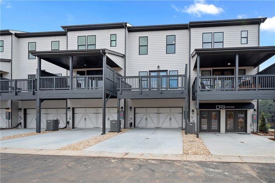 Exterior details and patio area of a home in Barrett Pointe, Kennesaw (Image 4).