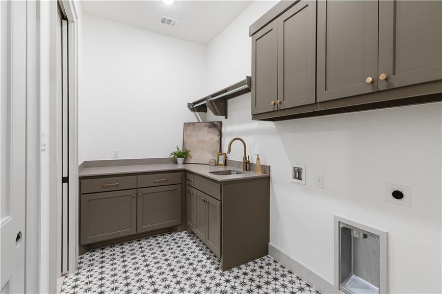 Furnished interior view inside a new home in , Bryan (Image 15).