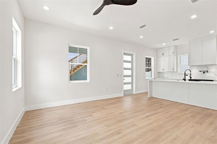 Spacious, unfurnished interior of a new home in , St. Petersburg (Image 58). Spacious, unfurnished interior of a new home in , St. Petersburg (Image 58).