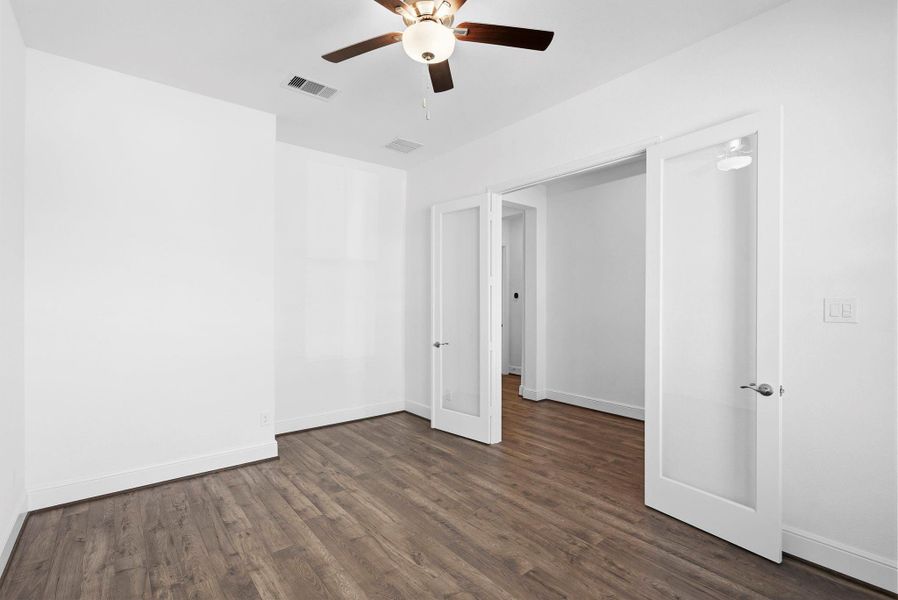 Spacious, unfurnished interior of a new home in Chambers Creek, Willis (Image 13).