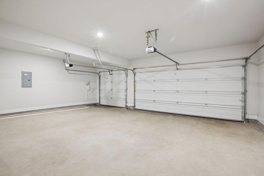 Spacious, unfurnished interior of a new home in 6 Creeks, Kyle (Image 21).