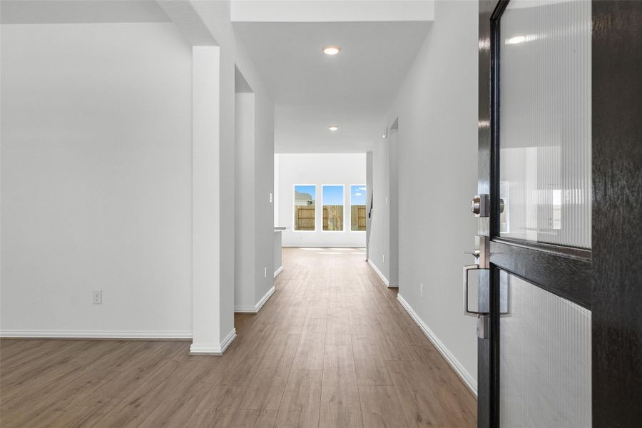 Spacious, unfurnished interior of a new home in Cypress Green, Tomball (Image 16).