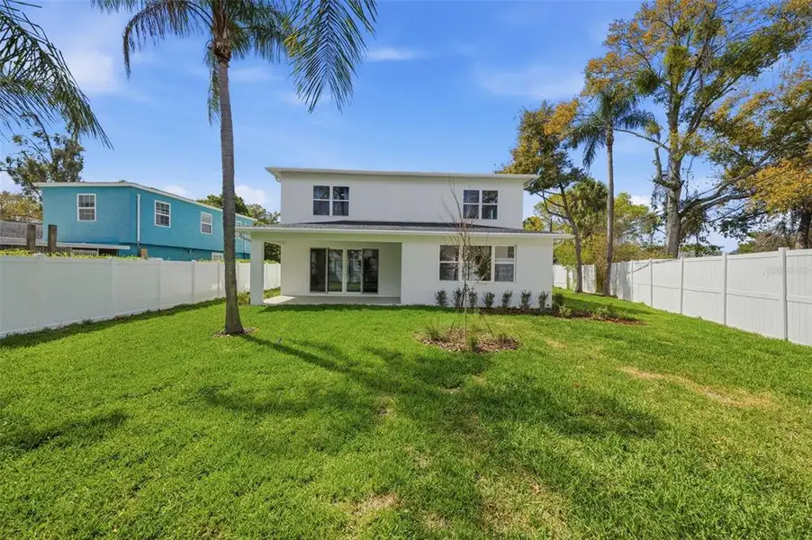 Exterior details and patio area of a home in , Tampa (Image 4).