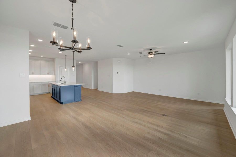 Spacious, unfurnished interior of a new home in Beacon Point at Lago Mar 50’ Homesites, Texas City (Image 14).