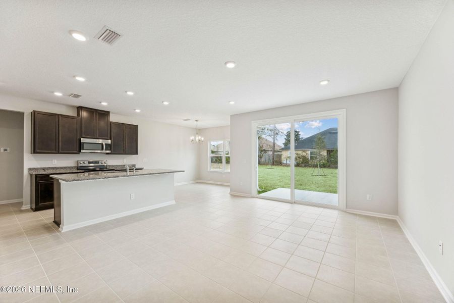 Spacious, unfurnished interior of a new home in Weston Woods, Jacksonville (Image 24).