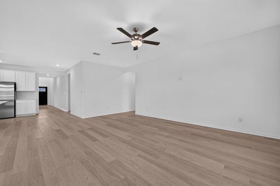 Spacious, unfurnished interior of a new home in Parks at Foster Crossing, Anna (Image 14). Spacious, unfurnished interior of a new home in Parks at Foster Crossing, Anna (Image 14).
