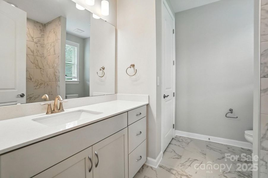 En Suite Bath 2 En Suite Bath 2