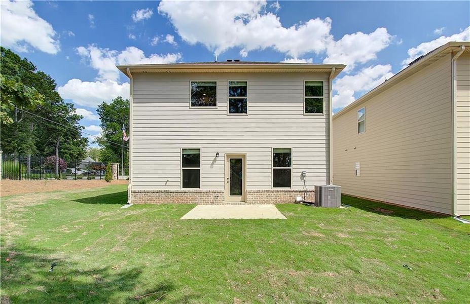 Exterior details and patio area of a home in Towne Center, Hampton (Image 17).