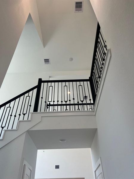 Spacious, unfurnished interior of a new home in Wood Leaf Reserve, Tomball (Image 8).
