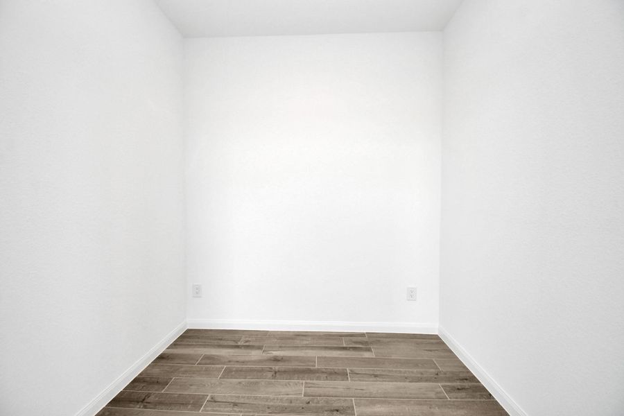 Spacious, unfurnished interior of a new home in Elyson, Katy (Image 35).