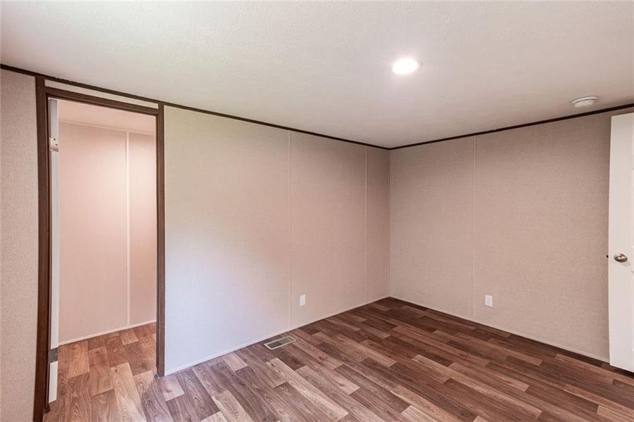 Spacious, unfurnished interior of a new home in , Dahlonega (Image 31).