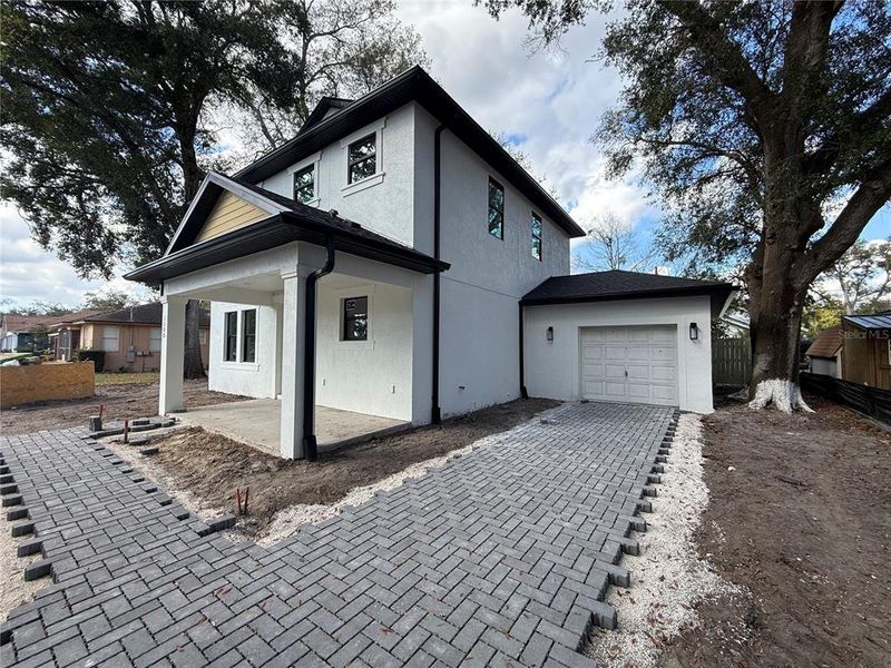 Exterior details and patio area of a home in , Tampa (Image 4).