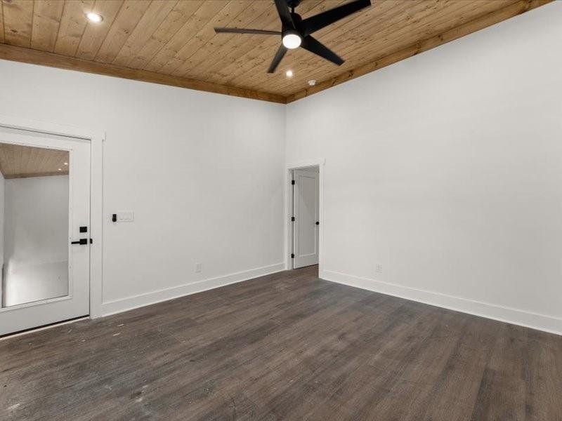 Spacious, unfurnished interior of a new home in , Dahlonega (Image 81).