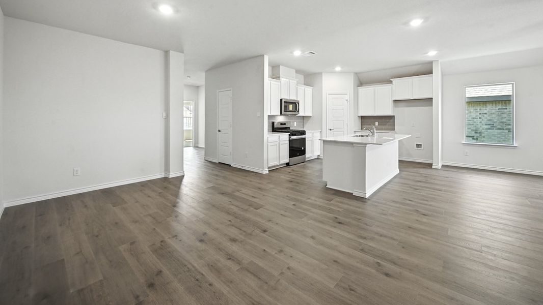 Spacious, unfurnished interior of a new home in Fireside by the Lake, Garland (Image 17).