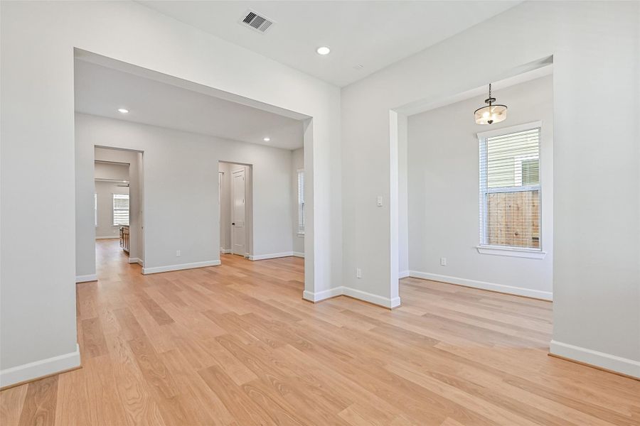 Spacious, unfurnished interior of a new home in Pearland Old Townsite, Pearland (Image 20). Spacious, unfurnished interior of a new home in Pearland Old Townsite, Pearland (Image 20).