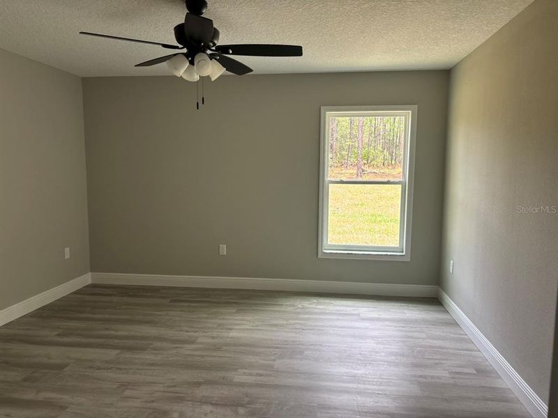 Spacious, unfurnished interior of a new home in , Dunnellon (Image 24).