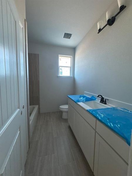 Full bath with vanity and shower / bath combination