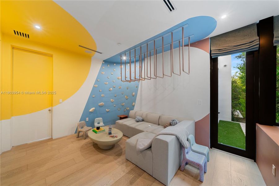 Furnished interior view inside a new home in , Miami Beach (Image 97).