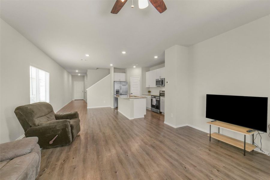 Furnished interior view inside a new home in Binford Creek, Waller (Image 16). Furnished interior view inside a new home in Binford Creek, Waller (Image 16).