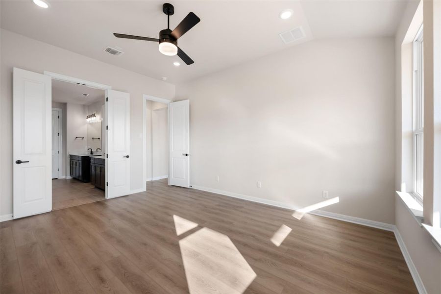 Representative images and renderings are for illustrative purposes. Actual structural options and design finished of home may vary.