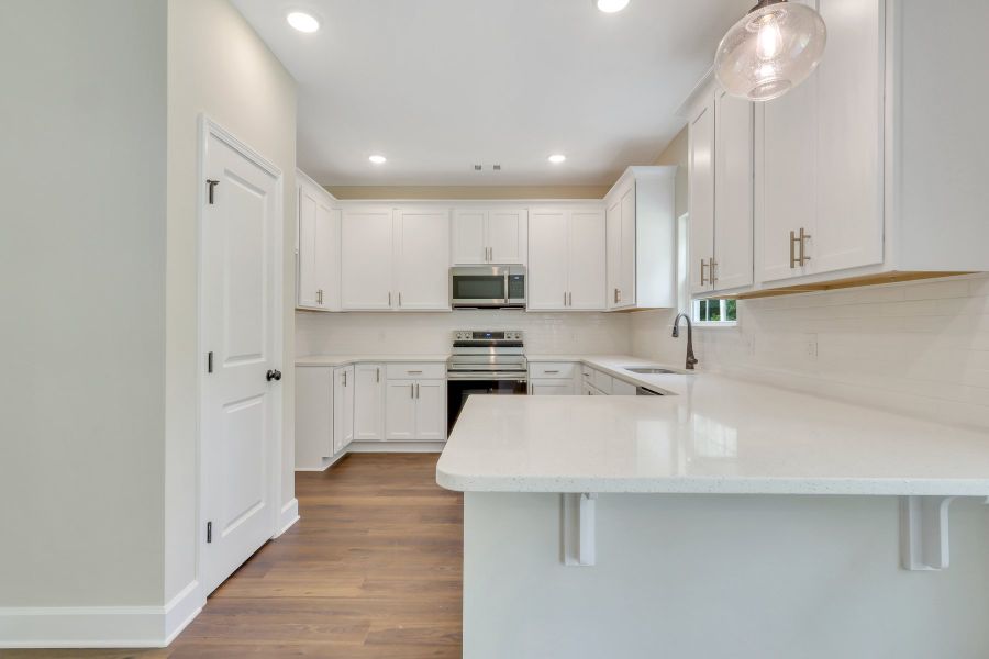 Daufuskie – Kitchen Bar and Pantry View