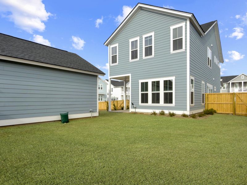 Exterior details and patio area of a home in Carnes Crossroads, Summerville (Image 26).